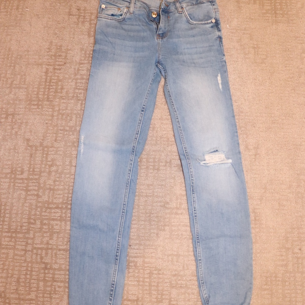 Zara Light Blue Jeans-With Rip - Picture 2 of 4